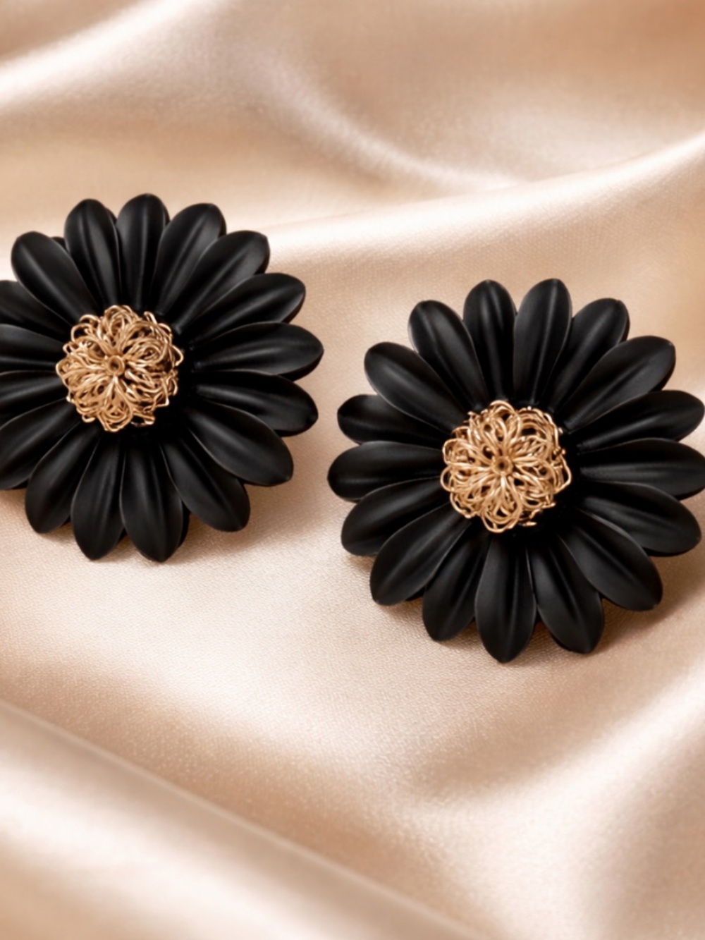 Fashion Jewelry Black and Gold Floral Earrings